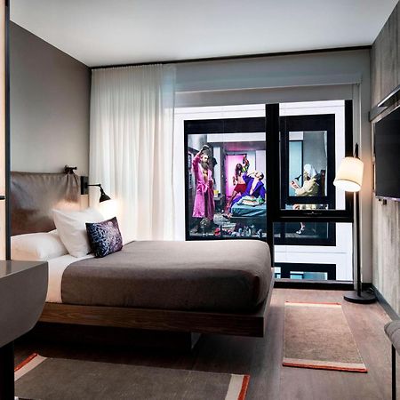 Moxy Chicago Downtown Hotel Exterior photo